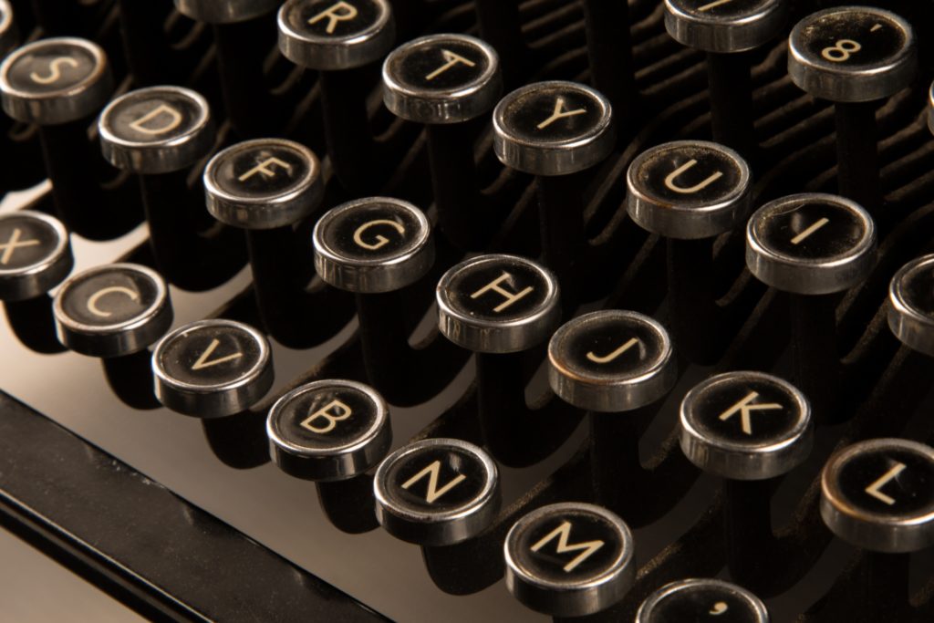 typewriter-1462561895H58
