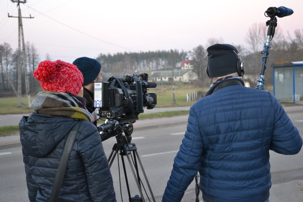 tv-team-1251276_1920